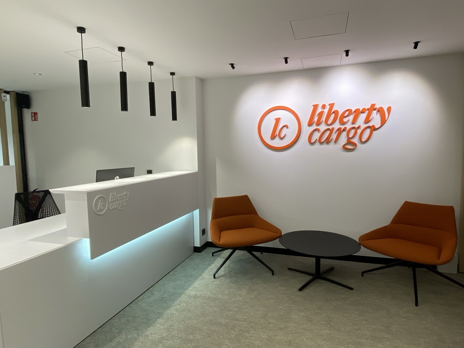 reformas de oficinas liberty cargo recepcion